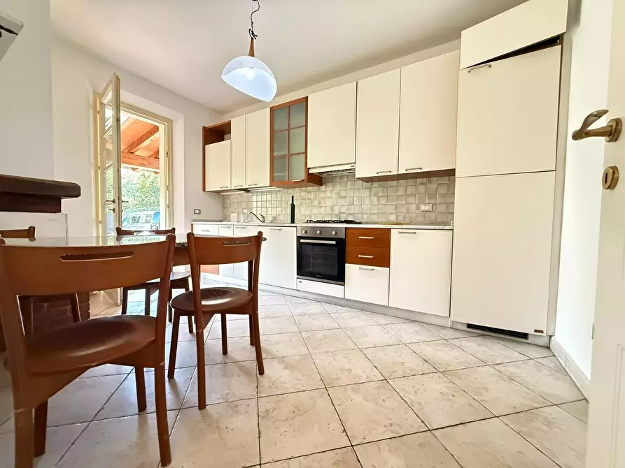 Immagine 30 di Villa in vendita  a Massa