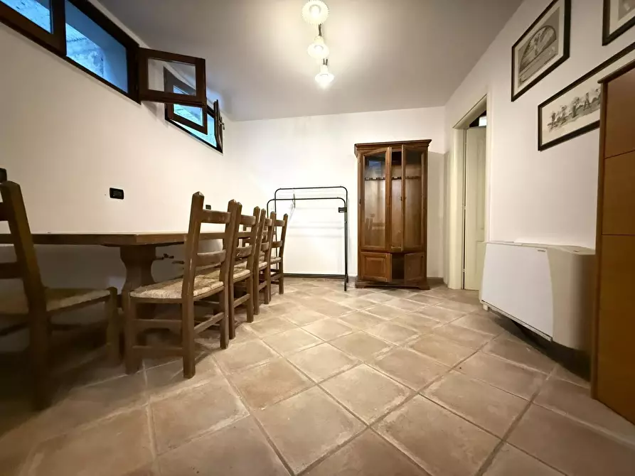 Immagine 19 di Villa in vendita  a Massa