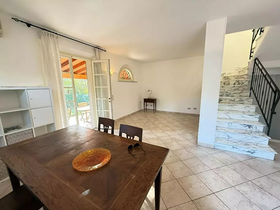 Immagine 20 di Villa in vendita  a Massa