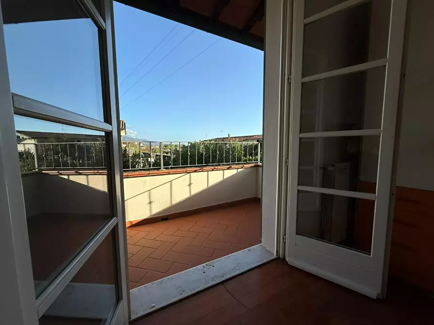 Immagine 26 di Villa in vendita  a Massa