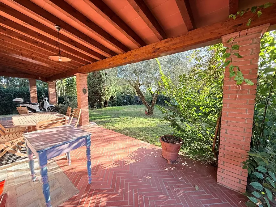 Immagine 13 di Villa in vendita  a Massa