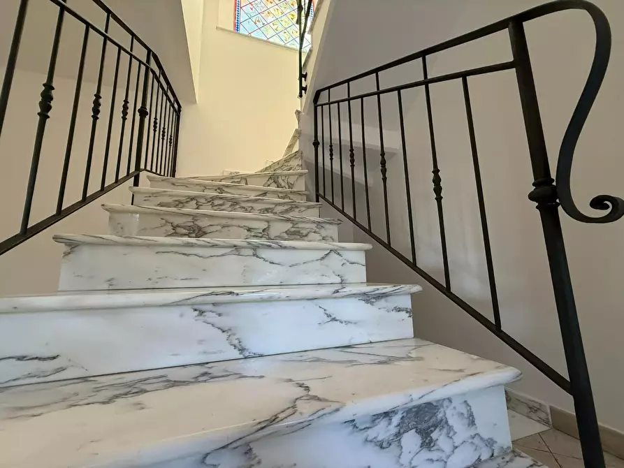 Immagine 22 di Villa in vendita  a Massa