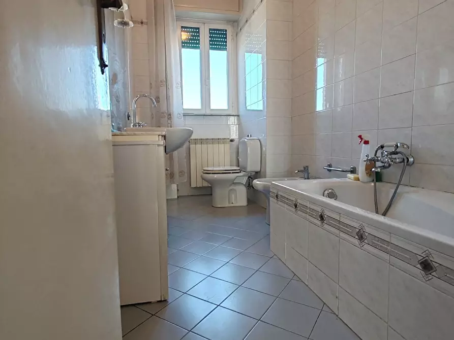 Immagine 10 di Appartamento in vendita  a Massa