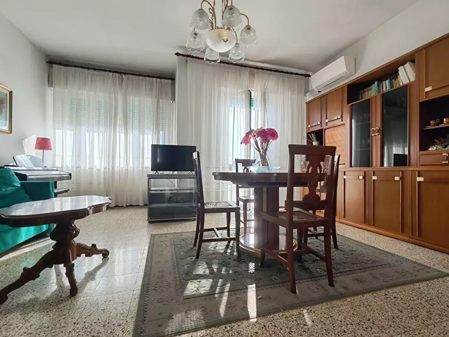 Immagine 2 di Appartamento in vendita  a Massa