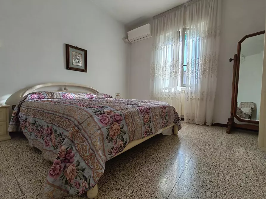 Immagine 13 di Appartamento in vendita  a Massa