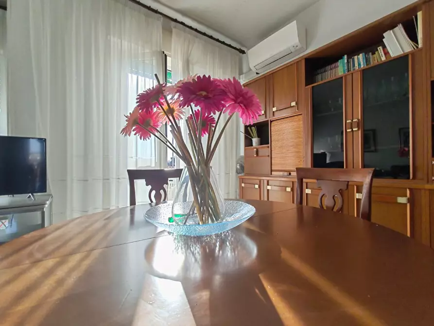 Immagine 1 di Appartamento in vendita  a Massa