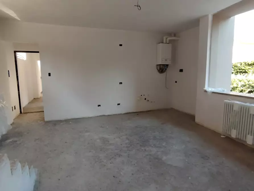 Immagine 2 di Appartamento in vendita  a Carrara