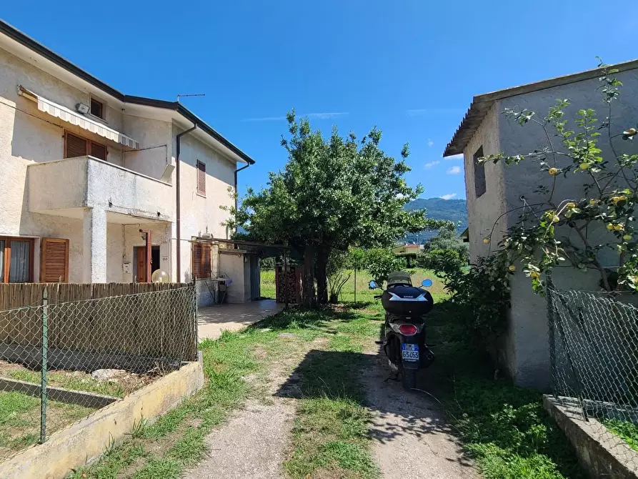 Immagine 1 di Casa bifamiliare in vendita  a Pietrasanta