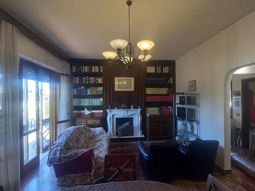 Immagine 9 di Appartamento in vendita  a Camaiore