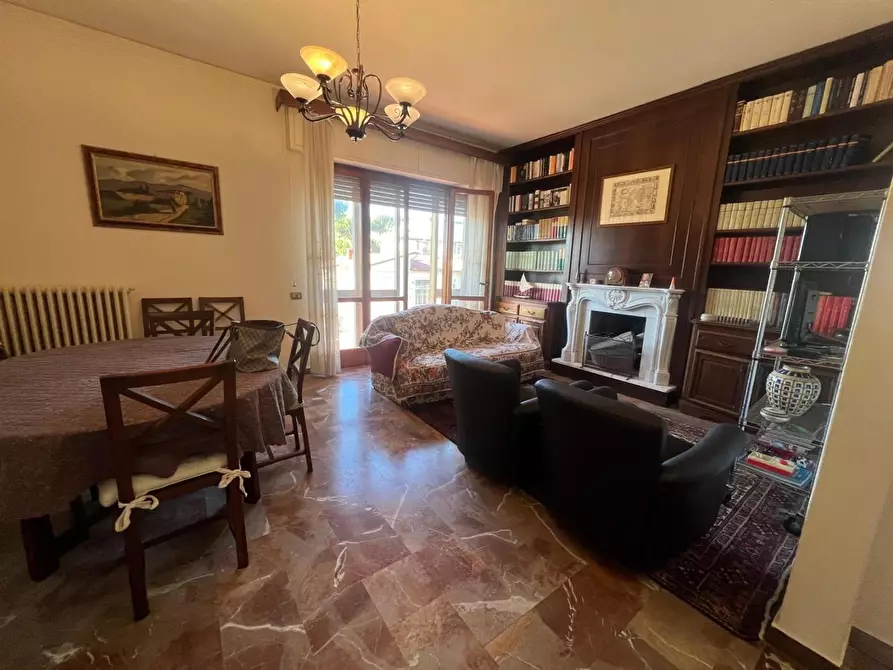 Immagine 2 di Appartamento in vendita  a Camaiore