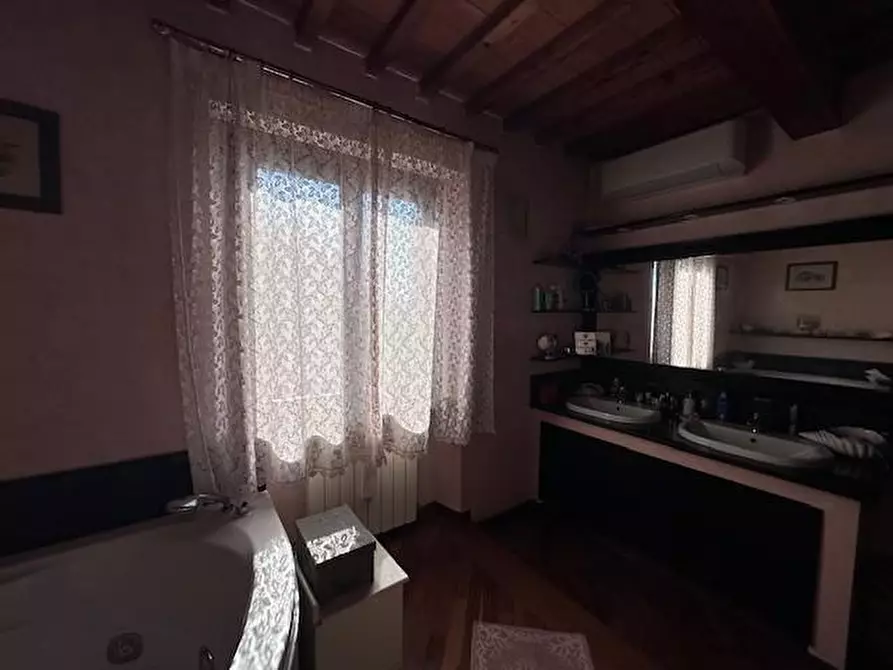 Immagine 21 di Casa bifamiliare in vendita  a Cascina