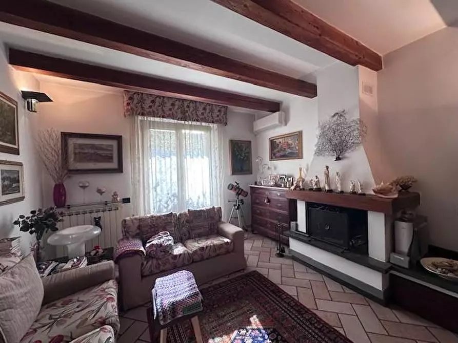 Immagine 9 di Casa bifamiliare in vendita  a Cascina