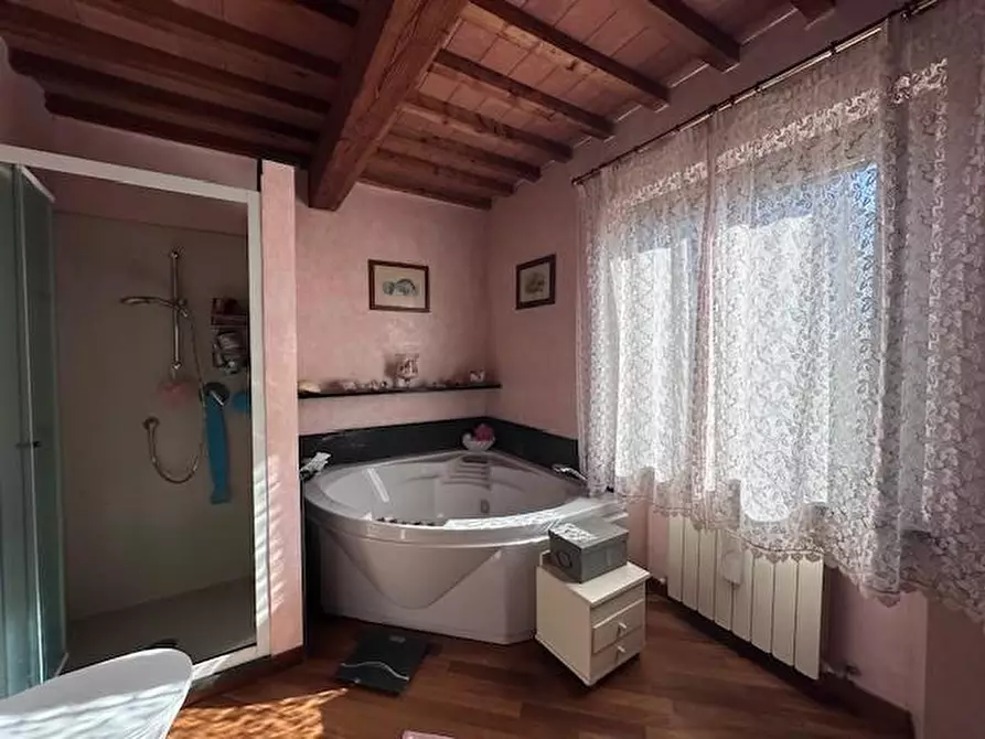 Immagine 20 di Casa bifamiliare in vendita  a Cascina