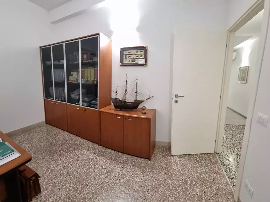 Immagine 30 di Appartamento in vendita  a Livorno