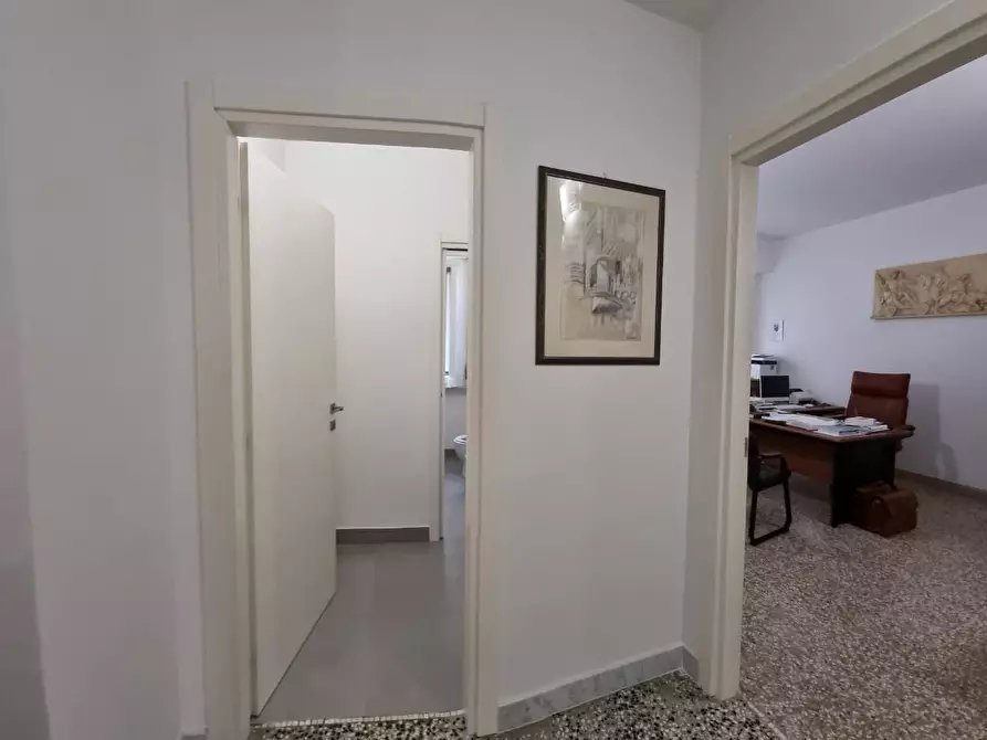 Immagine 31 di Appartamento in vendita  a Livorno