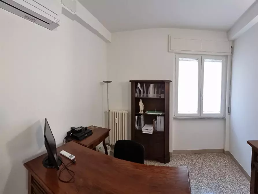 Immagine 12 di Appartamento in vendita  a Livorno