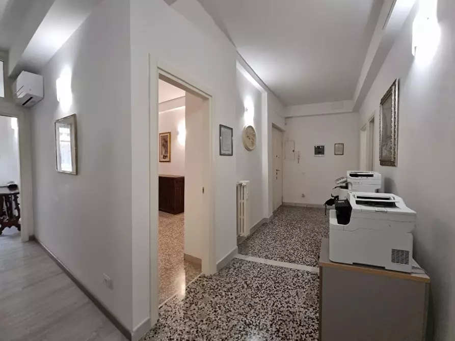 Immagine 40 di Appartamento in vendita  a Livorno