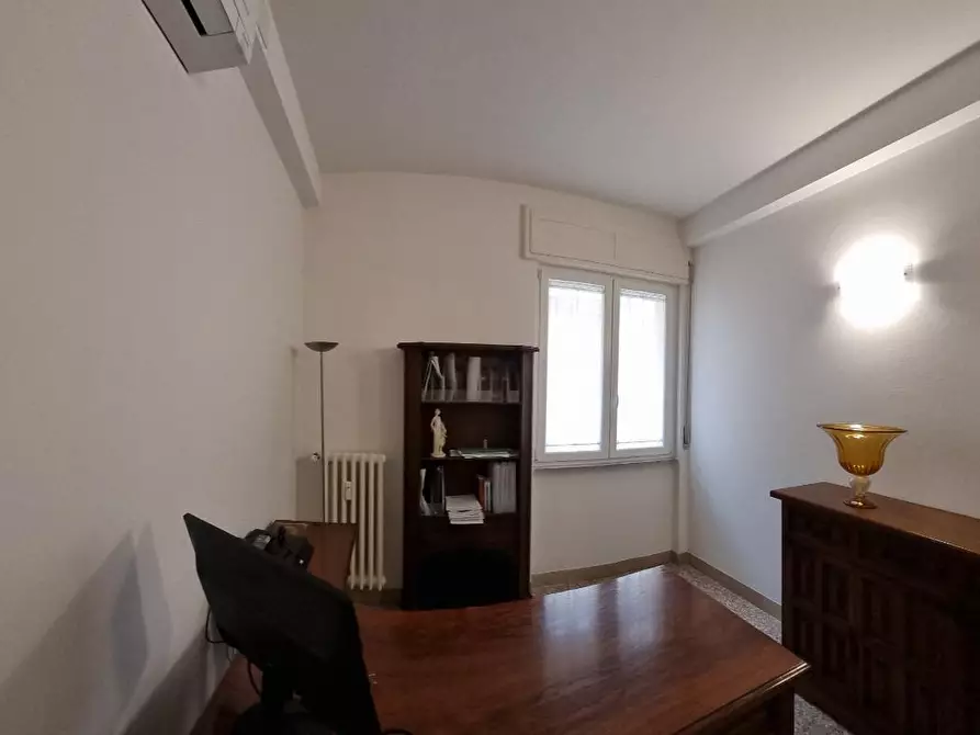 Immagine 10 di Appartamento in vendita  a Livorno