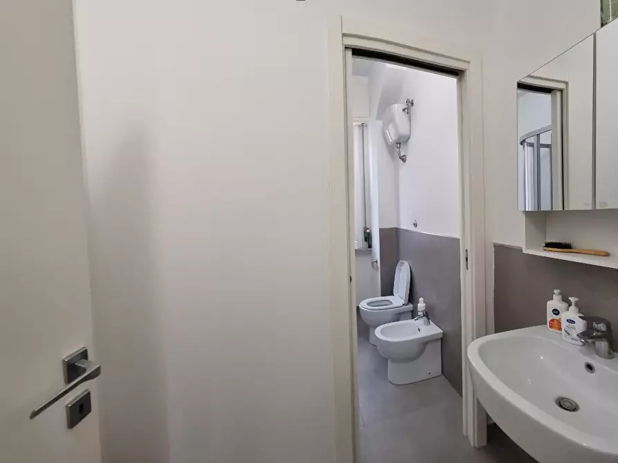 Immagine 33 di Appartamento in vendita  a Livorno