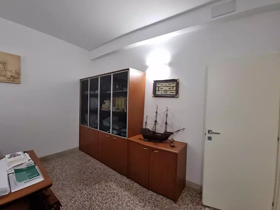 Immagine 29 di Appartamento in vendita  a Livorno