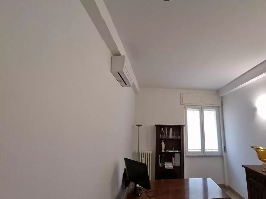 Immagine 8 di Appartamento in vendita  a Livorno