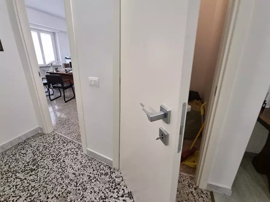 Immagine 38 di Appartamento in vendita  a Livorno