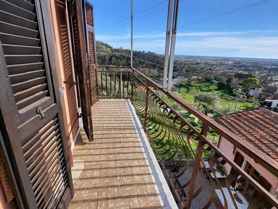 Immagine 4 di Casa semindipendente in vendita  a Carrara