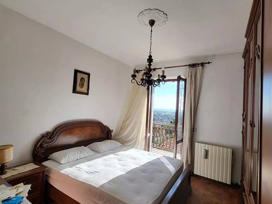 Immagine 3 di Casa semindipendente in vendita  a Carrara