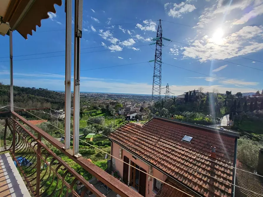 Immagine 2 di Casa semindipendente in vendita  a Carrara