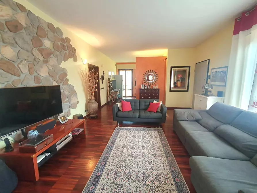 Immagine 7 di Casa bifamiliare in vendita  a Lucca