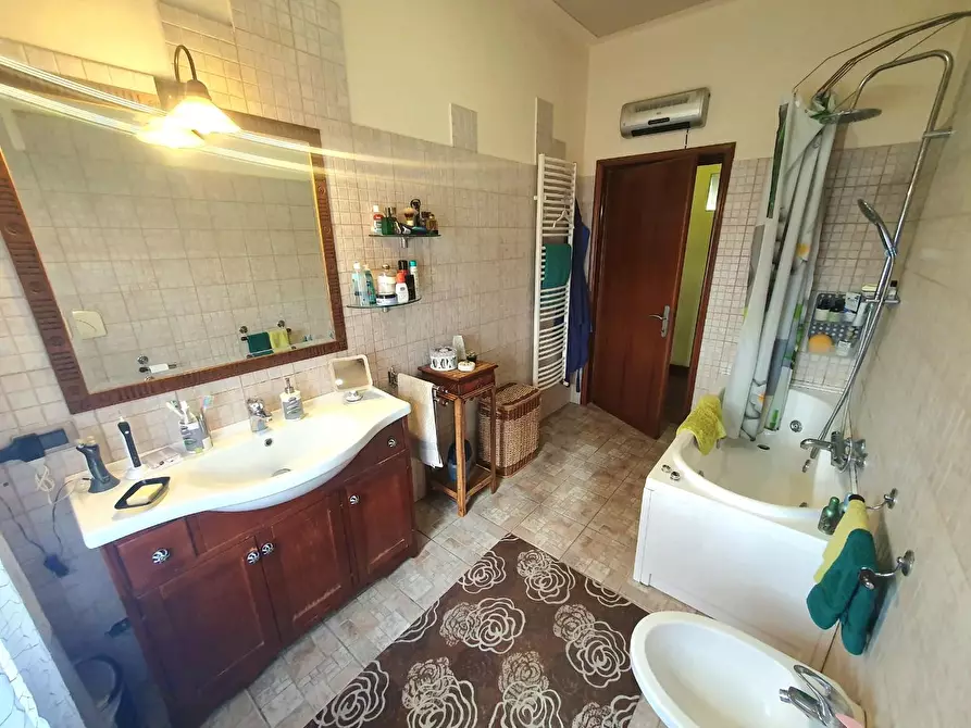 Immagine 23 di Casa bifamiliare in vendita  a Lucca