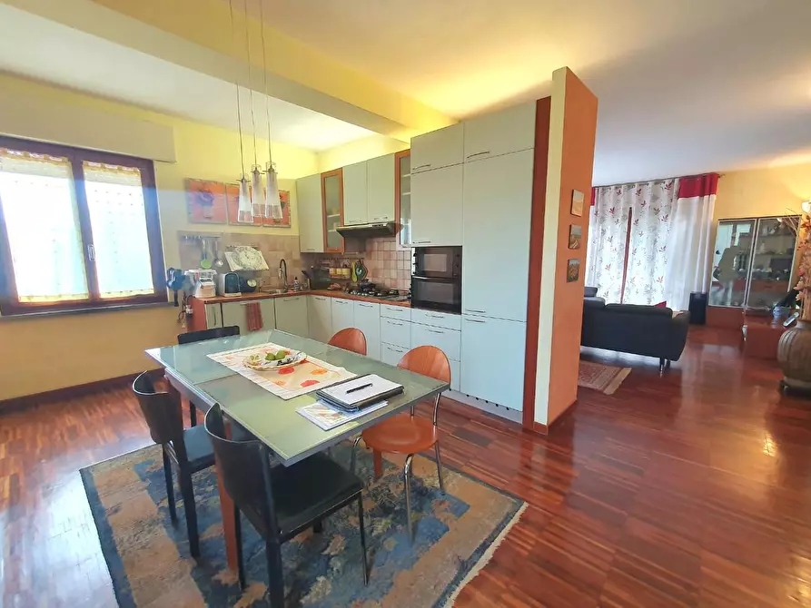 Immagine 14 di Casa bifamiliare in vendita  a Lucca