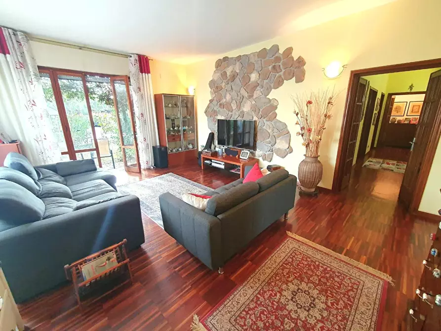 Immagine 3 di Casa bifamiliare in vendita  a Lucca