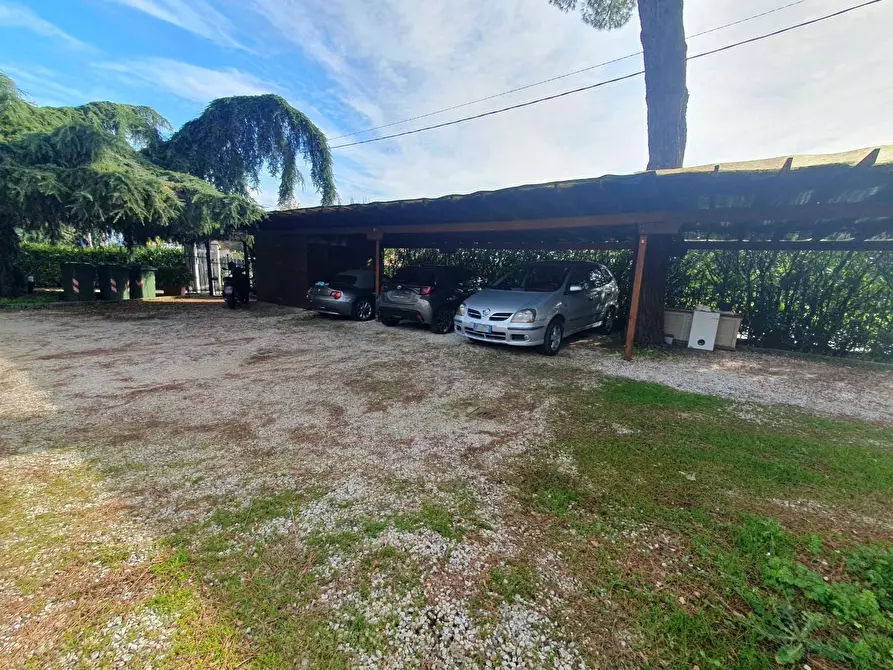 Immagine 42 di Casa bifamiliare in vendita  a Lucca