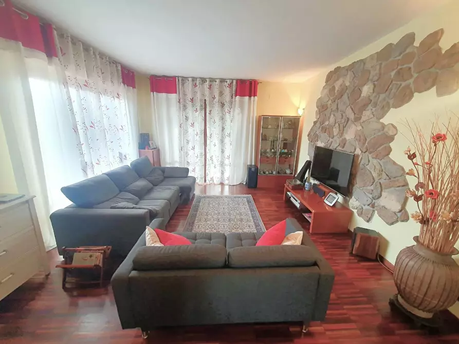 Immagine 4 di Casa bifamiliare in vendita  a Lucca