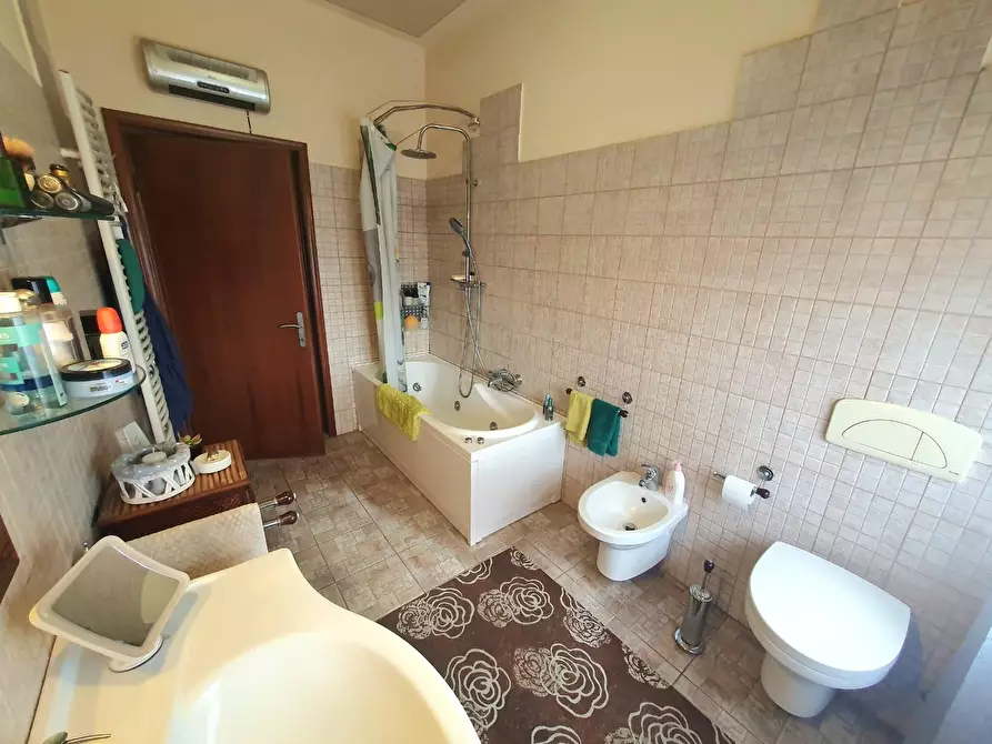 Immagine 24 di Casa bifamiliare in vendita  a Lucca