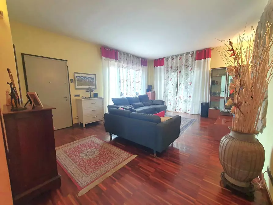 Immagine 8 di Casa bifamiliare in vendita  a Lucca