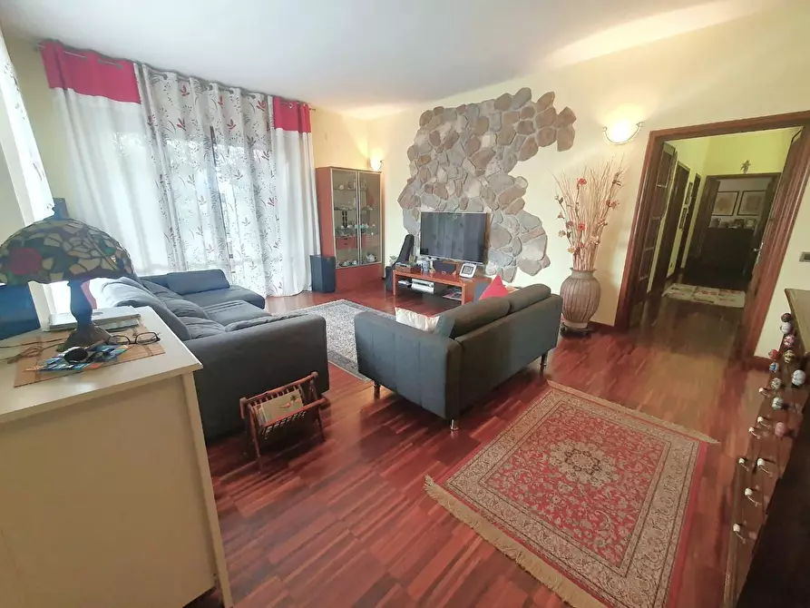 Immagine 9 di Casa bifamiliare in vendita  a Lucca