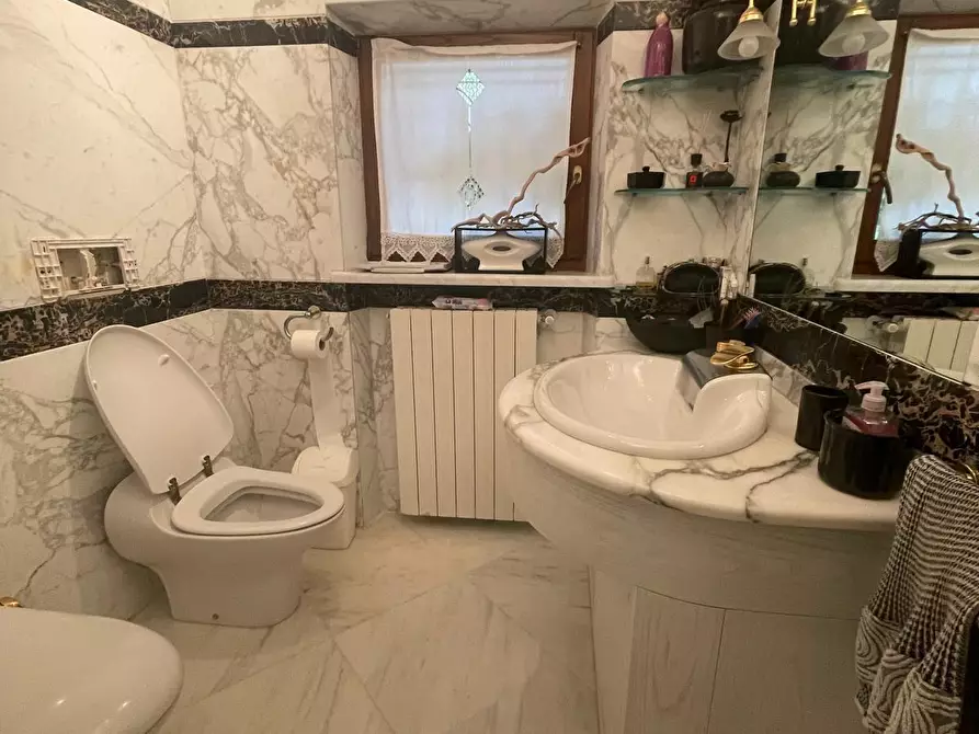 Immagine 28 di Villa in vendita  a Ortonovo