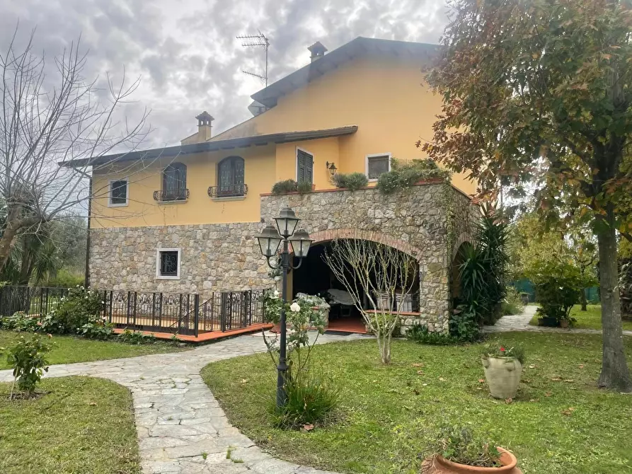 Immagine 53 di Villa in vendita  a Ortonovo