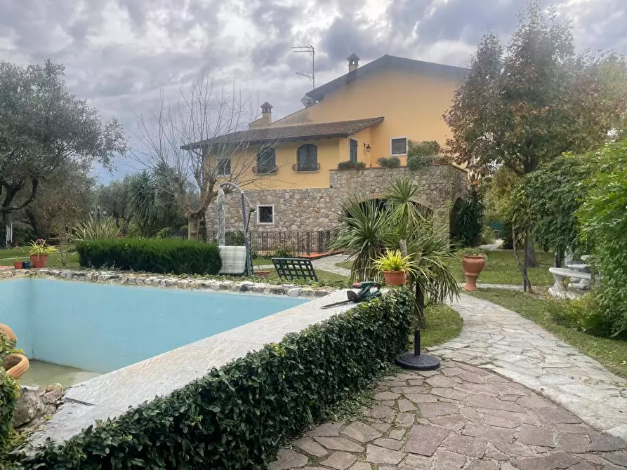 Immagine 1 di Villa in vendita  a Ortonovo