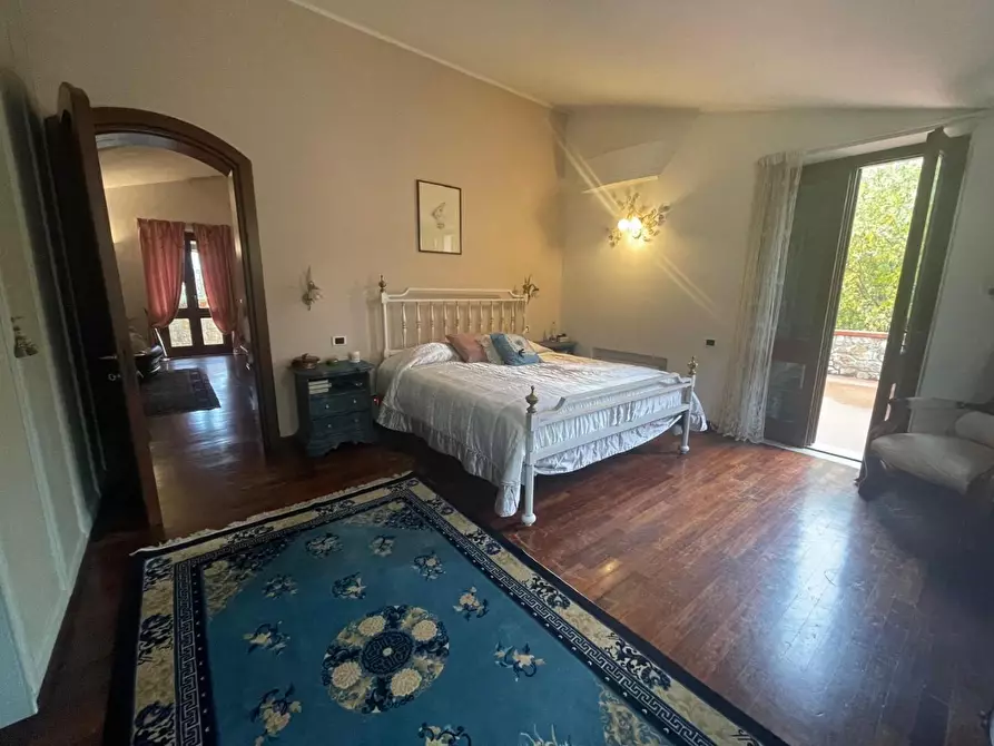 Immagine 33 di Villa in vendita  a Ortonovo