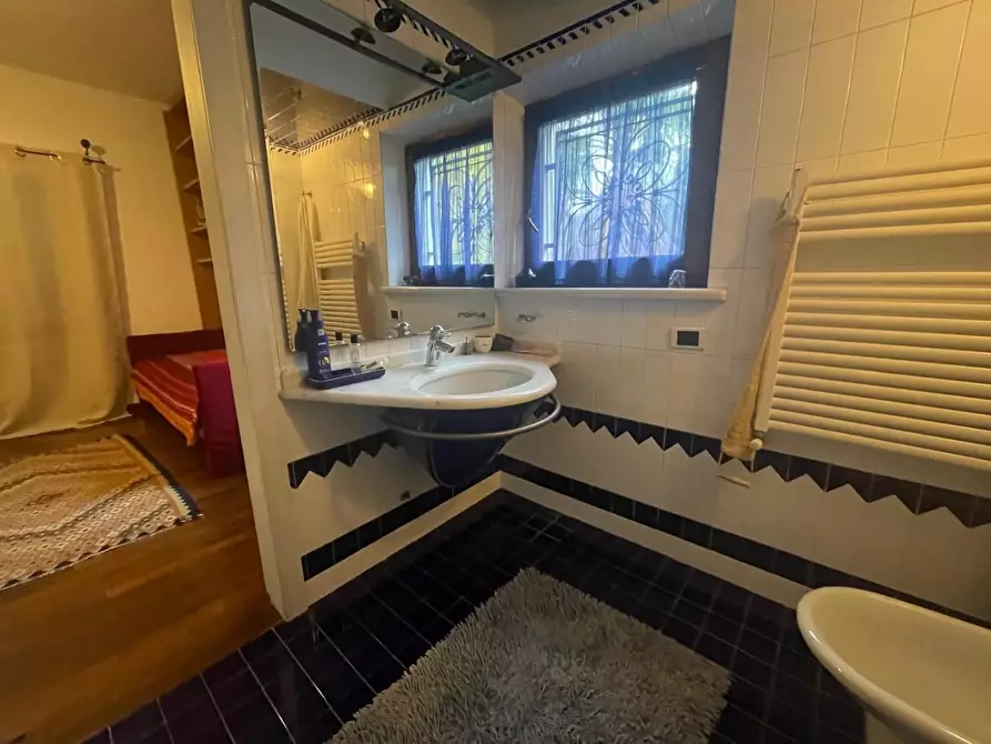 Immagine 6 di Villa in vendita  a Ortonovo