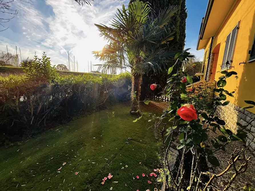 Immagine 47 di Villa in vendita  a Ameglia