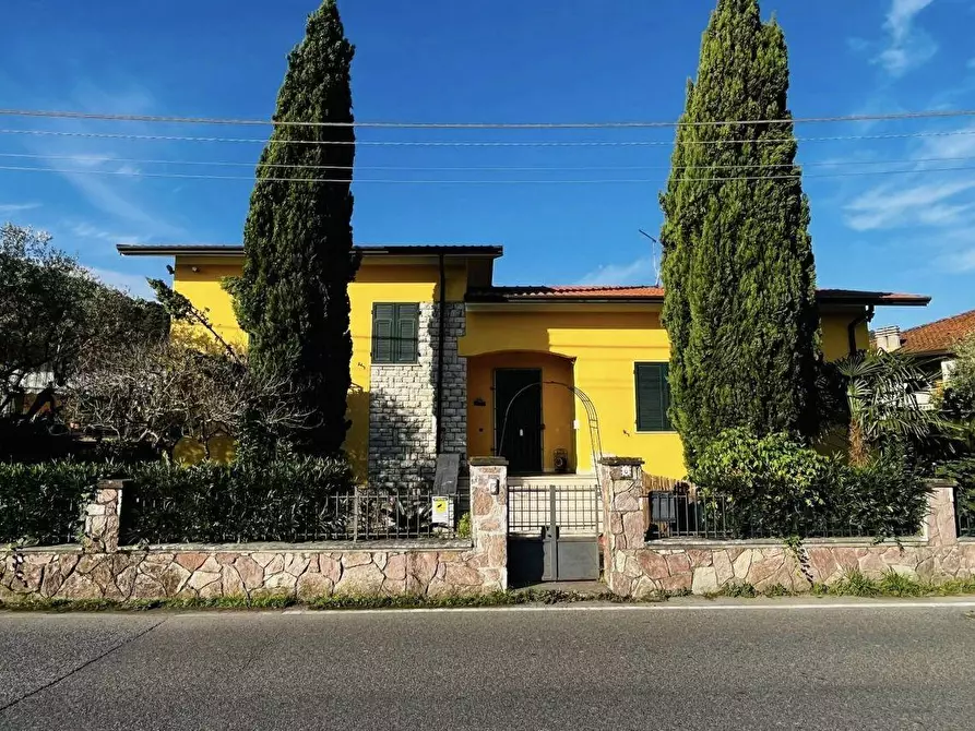 Immagine 5 di Villa in vendita  a Ameglia