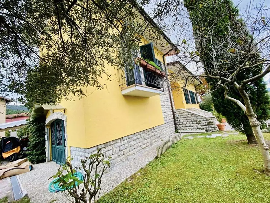 Immagine 8 di Villa in vendita  a Ameglia