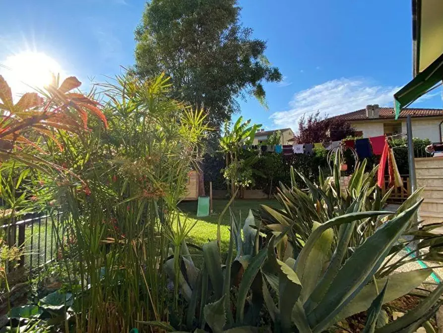 Immagine 37 di Villa in vendita  a Ameglia