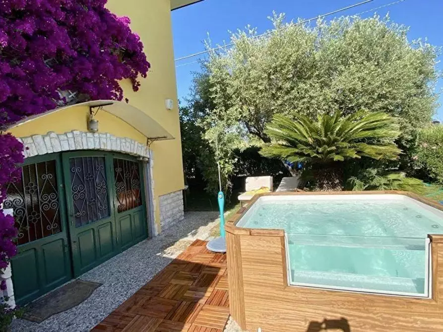 Immagine 6 di Villa in vendita  a Ameglia