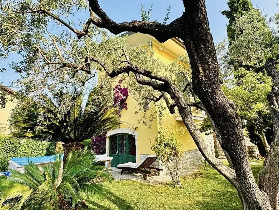 Immagine 39 di Villa in vendita  a Ameglia