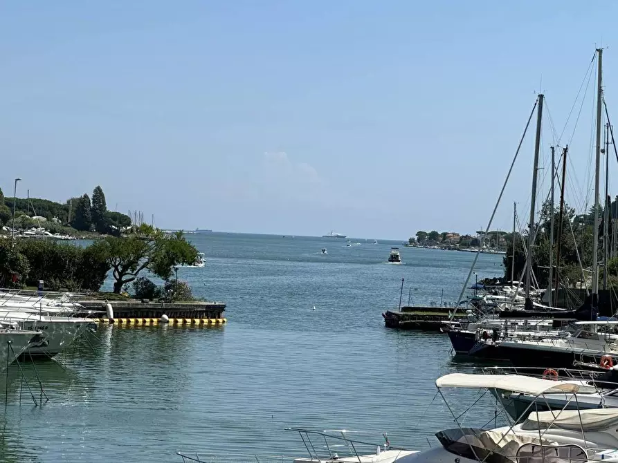 Immagine 49 di Villa in vendita  a Ameglia